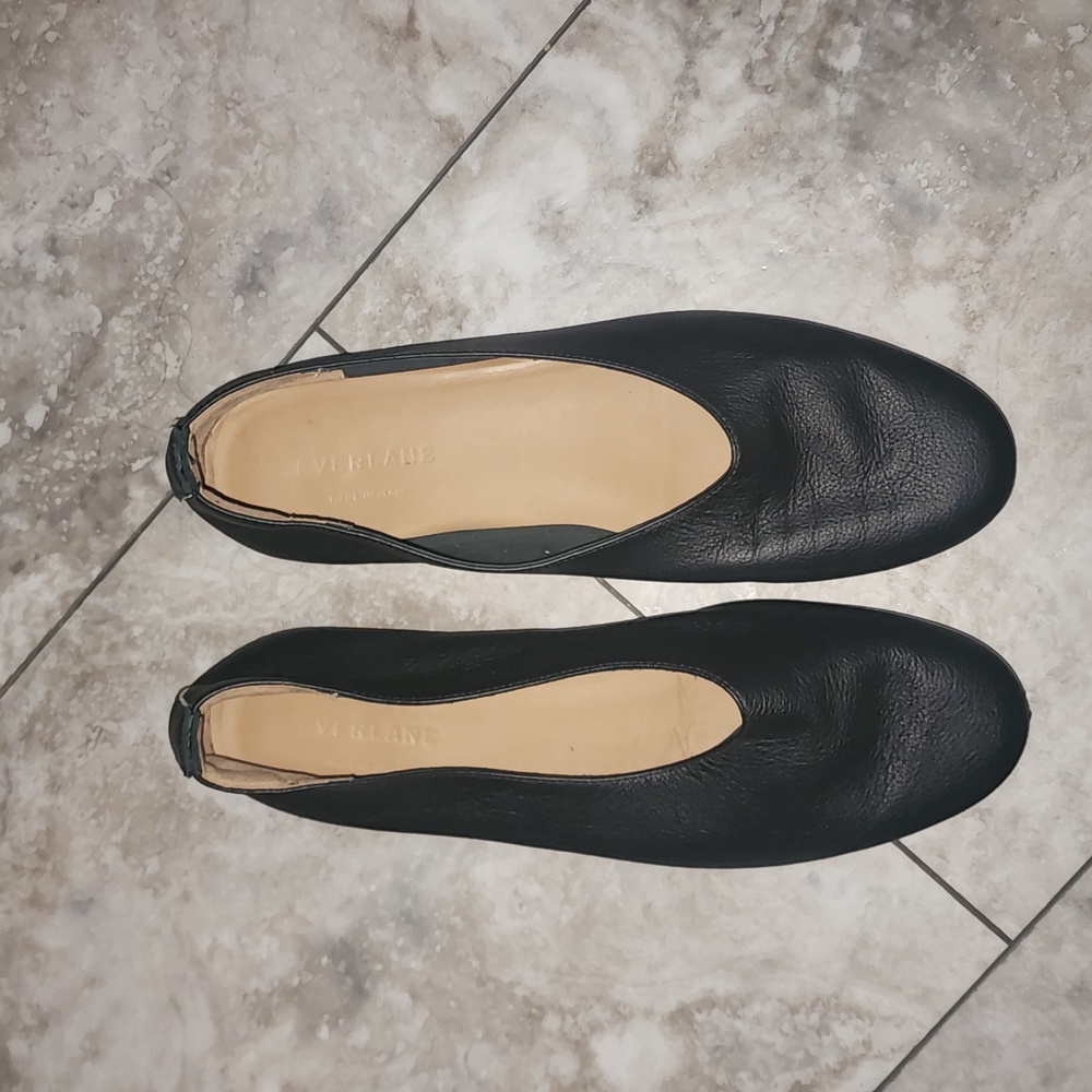 EVERLANE BLACK REAL LEATHER EUC SIZE 8 FLATS W/ NON SKID SOLE